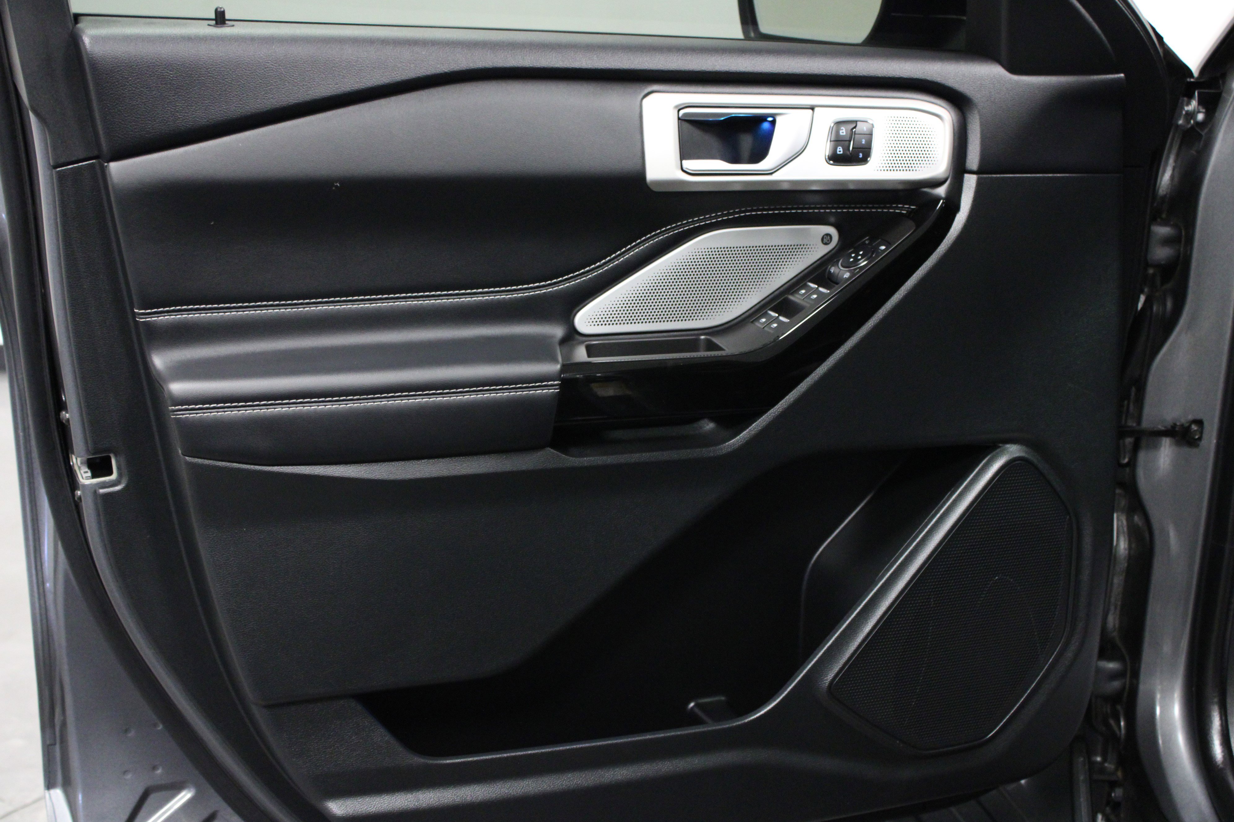 Used 2023 Ford Explorer ST w/ Equipment Group 401A image 11