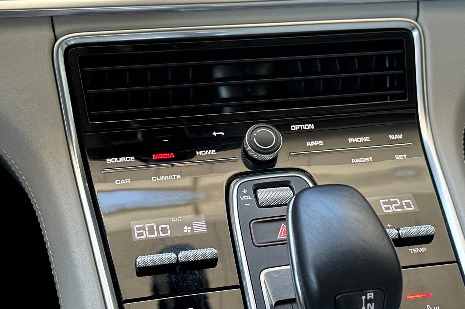 Certified 2021 Porsche Panamera image 21