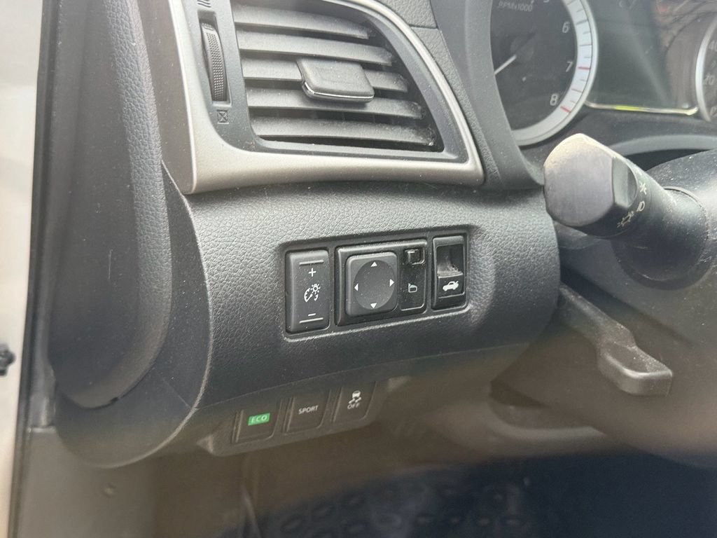 Used 2015 Nissan Sentra SV FWD image 9