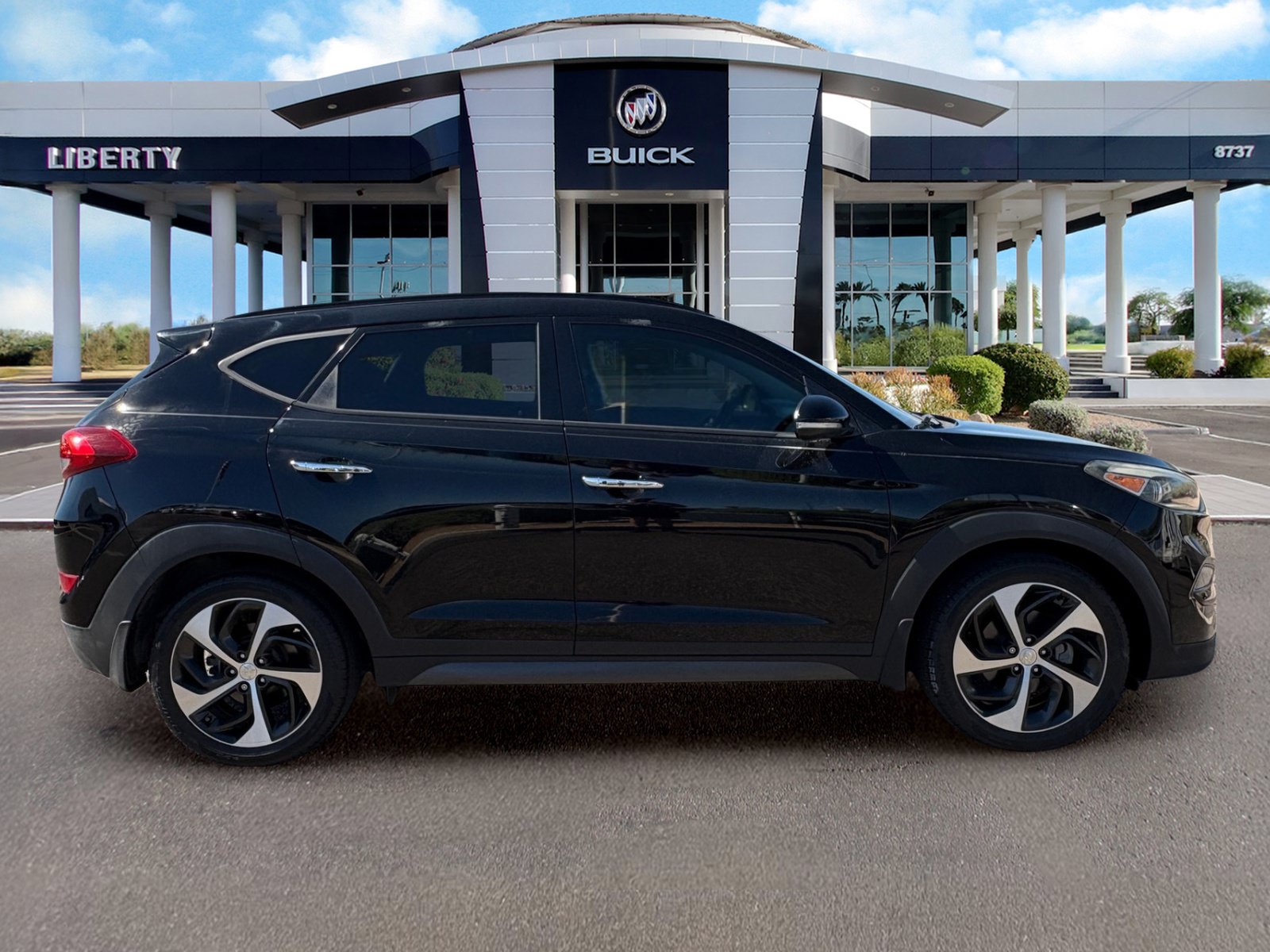 Used 2016 Hyundai Tucson Limited w/ Option Group 03 FWD image 2