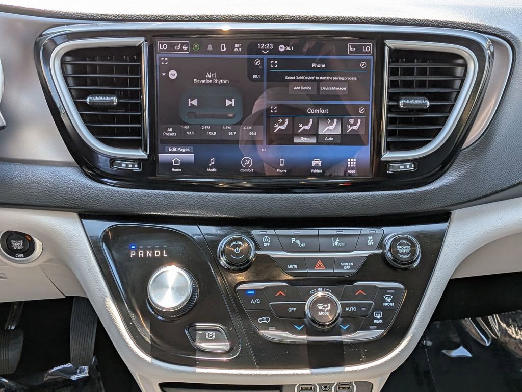 Used 2024 Chrysler Pacifica Touring-L image 19