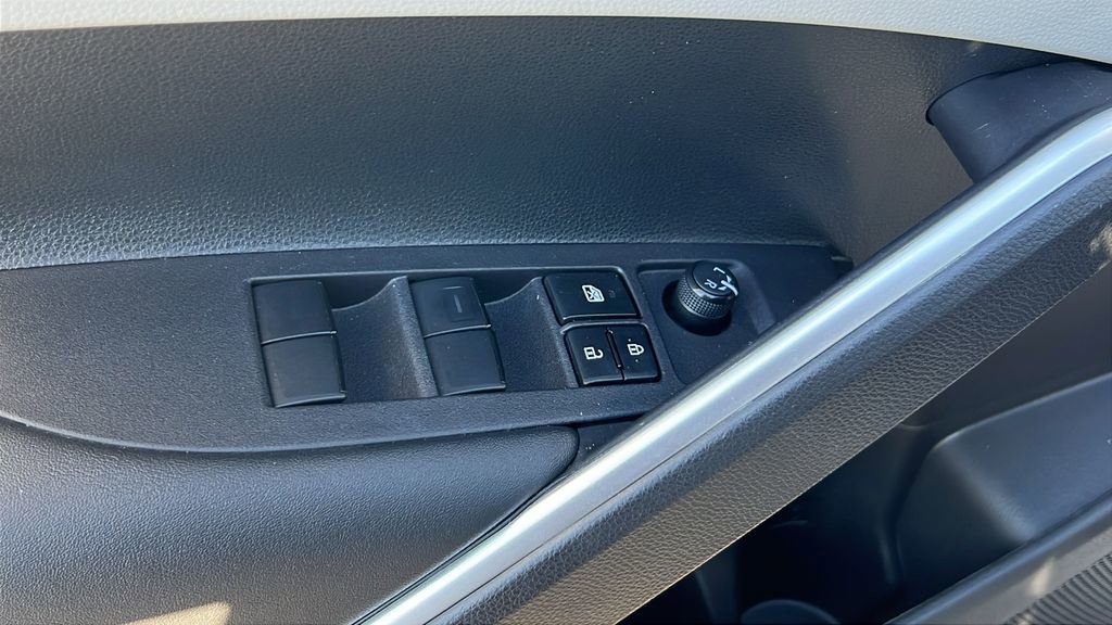 Used 2024 Toyota Corolla Cross L image 18