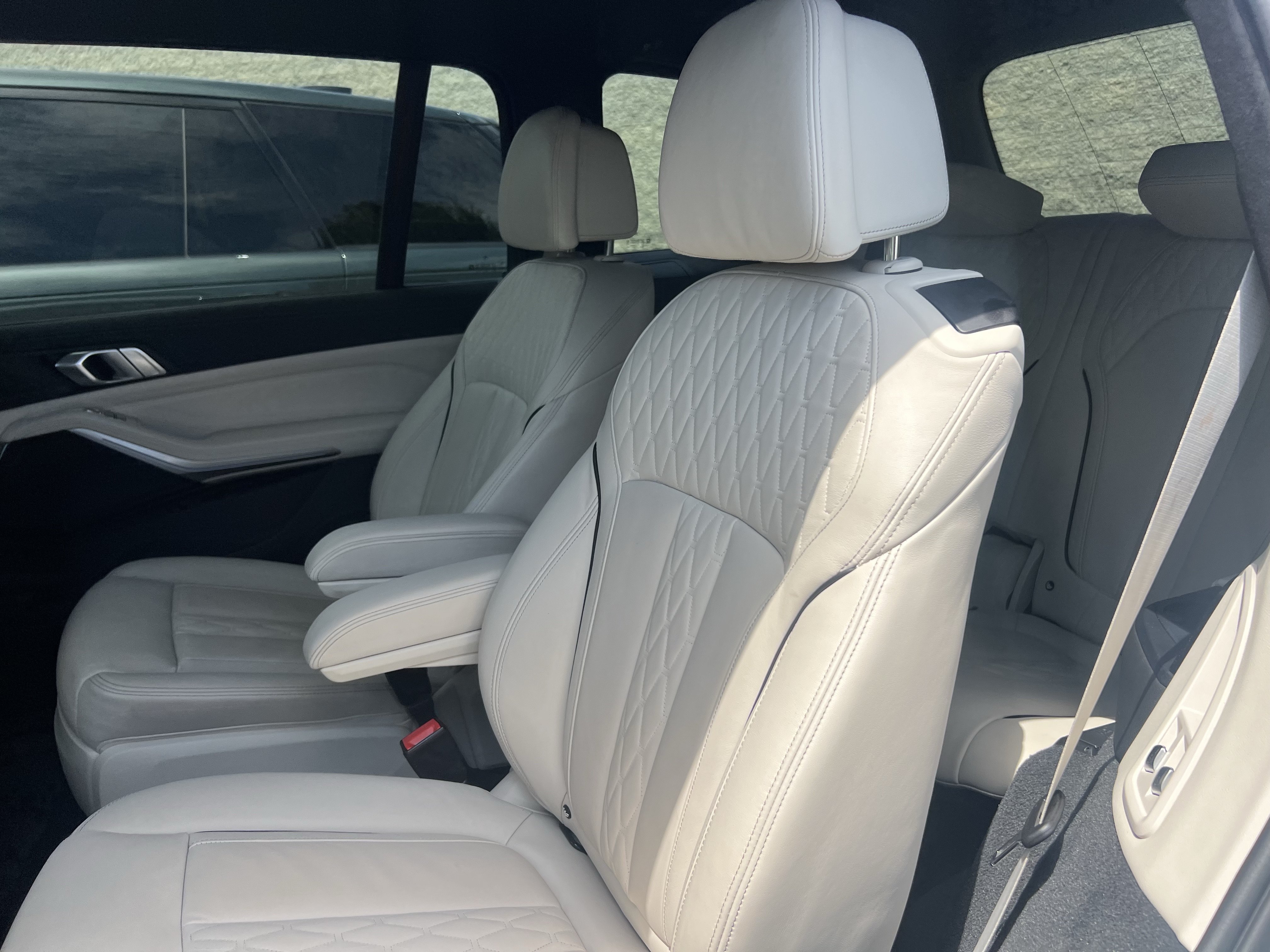 Used 2022 BMW X7 xDrive40i w/ M Sport Package AWD/4WD image 33