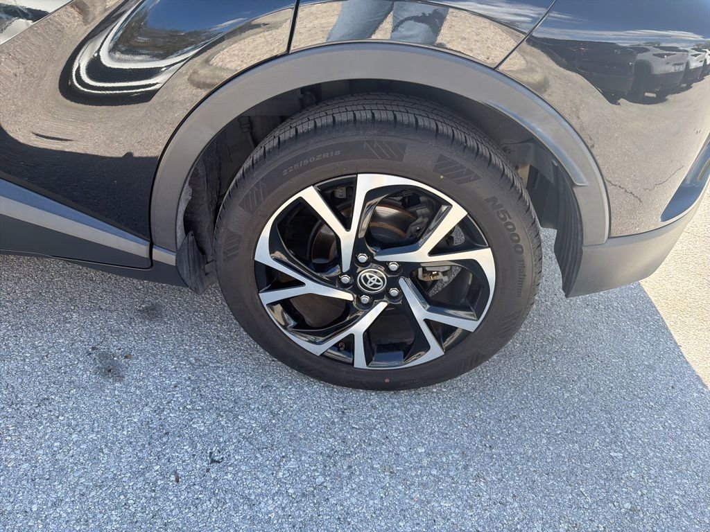 Used 2020 Toyota C-HR XLE image 8