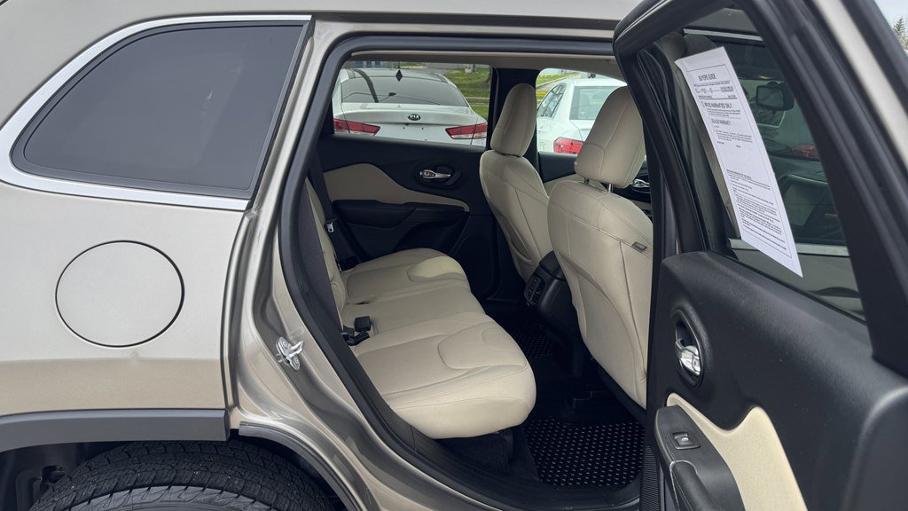 Used 2017 Jeep Cherokee Latitude w/ Safety/Convenience Group image 24
