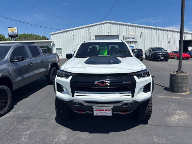 Used 2024 Chevrolet Colorado ZR2 w/ Safety Package AWD/4WD image 3