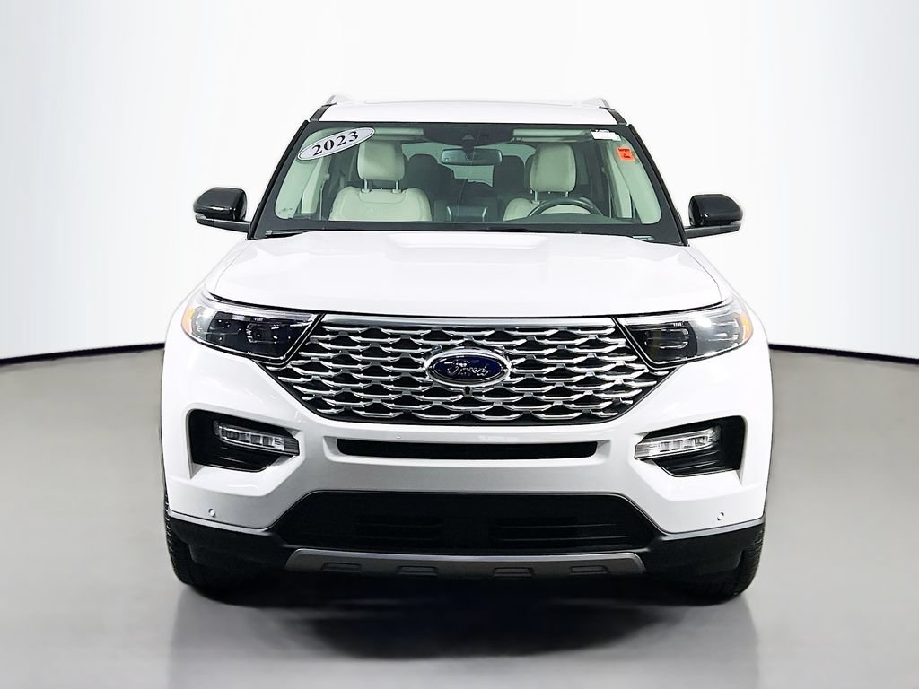 Used 2023 Ford Explorer Platinum w/ Technology Package AWD/4WD image 3