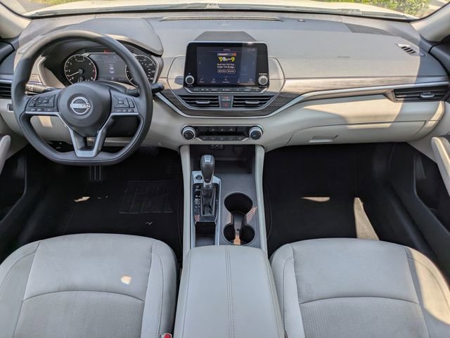 Used 2025 Nissan Altima 2.5 SV FWD image 19