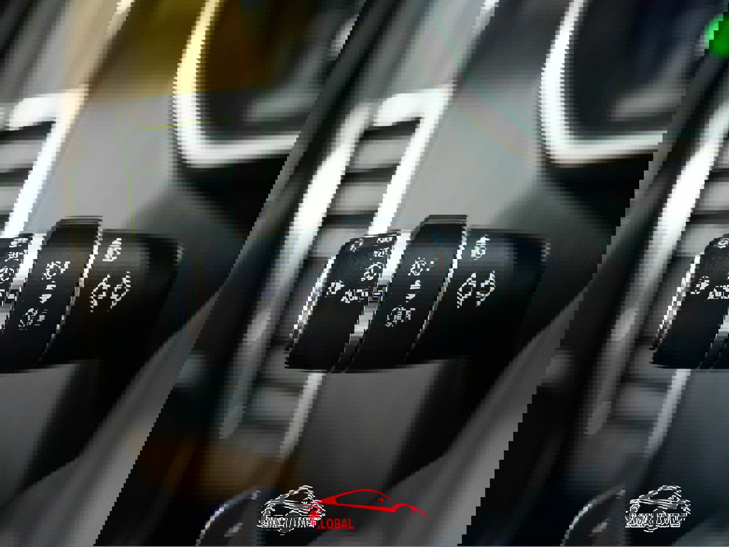 Used 2018 Land Rover Range Rover Long Wheelbase Supercharged image 31