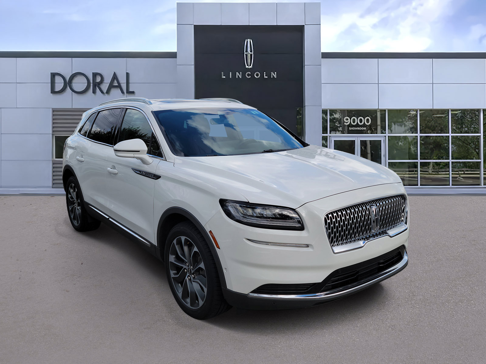 Used 2020 Lincoln Nautilus Reserve FWD image 1