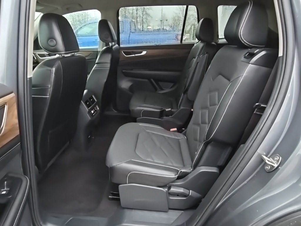 Used 2024 Volkswagen Atlas SE image 25