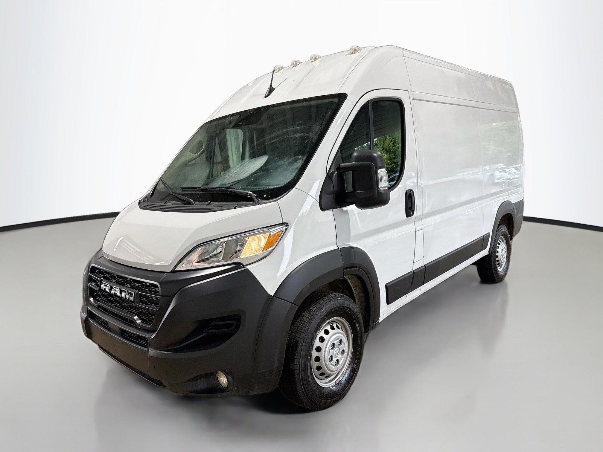 Used 2025 RAM ProMaster 2500 w/ Convenience Group FWD image 4