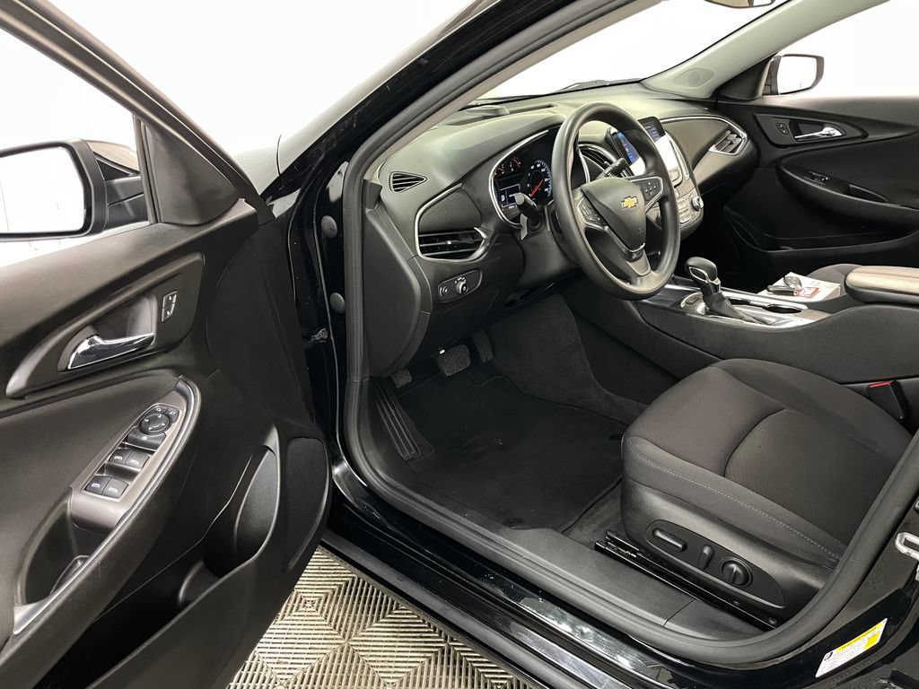 Certified 2021 Chevrolet Malibu LT FWD image 11