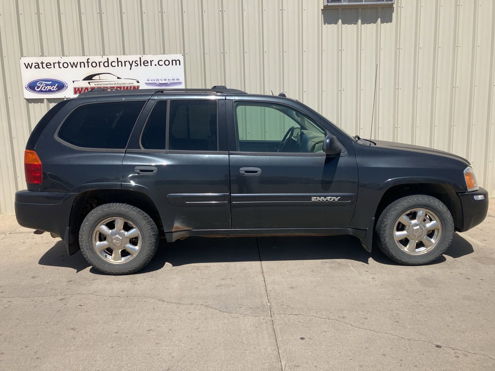 Used 2005 GMC Envoy SLE AWD/4WD image 1