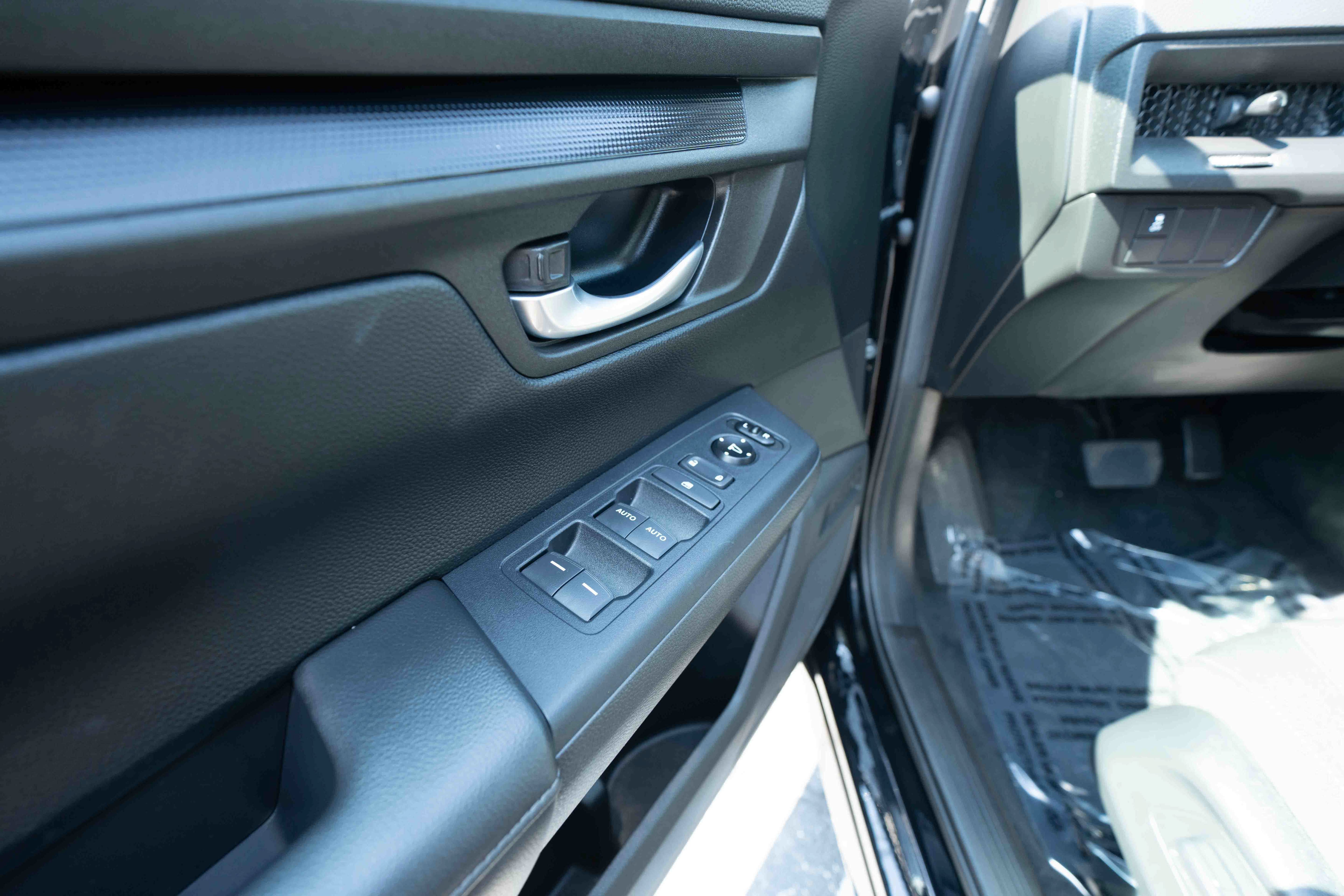 Used 2025 Honda CR-V EX image 7