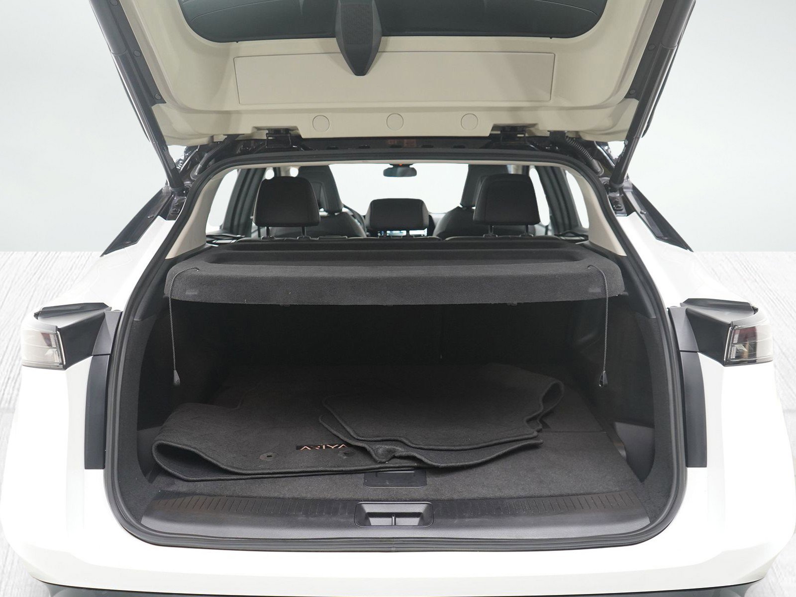 Used 2023 Nissan Ariya AWD image 18