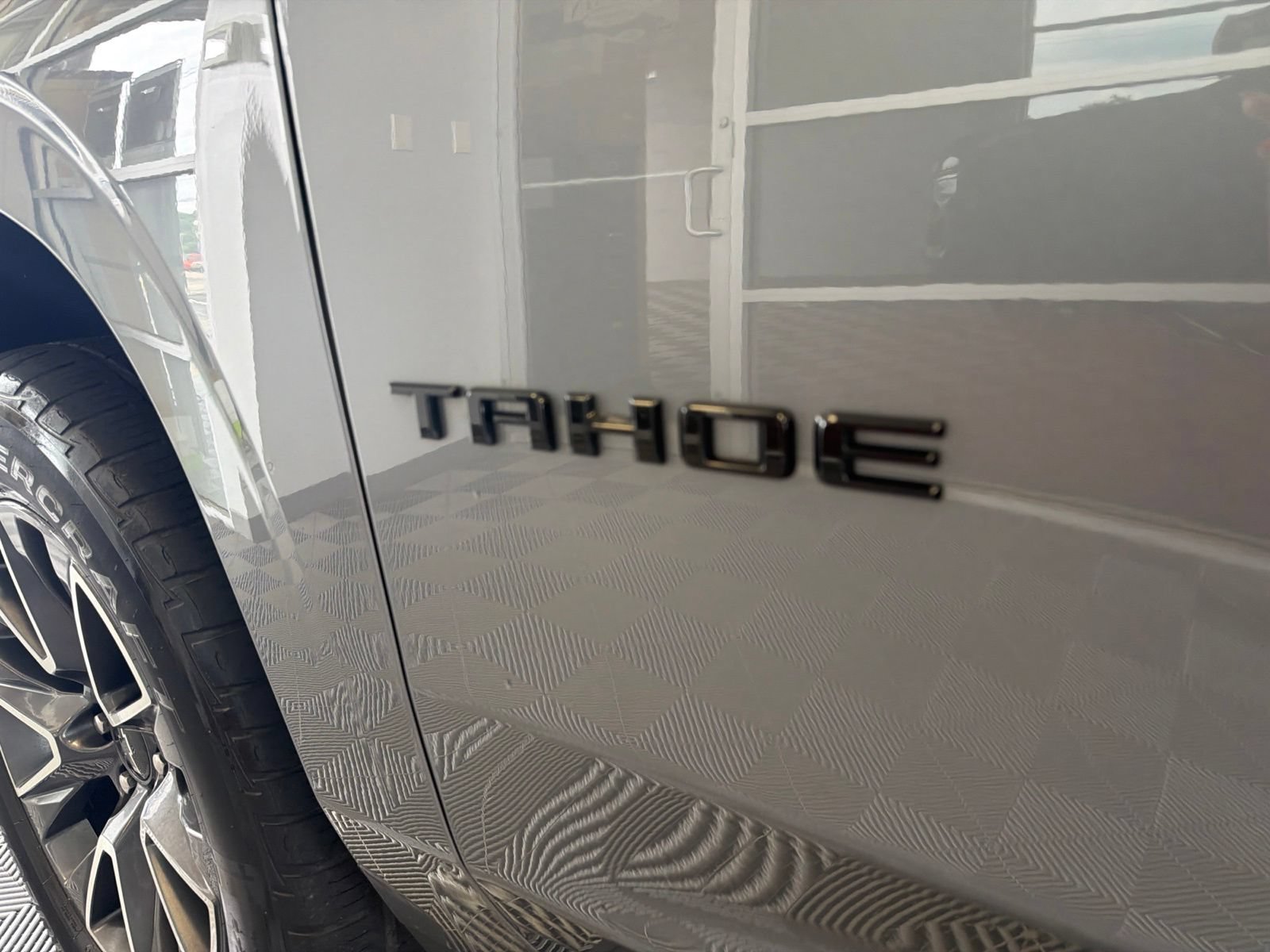 Used 2022 Chevrolet Tahoe Z71 w/ Luxury Package AWD/4WD image 10