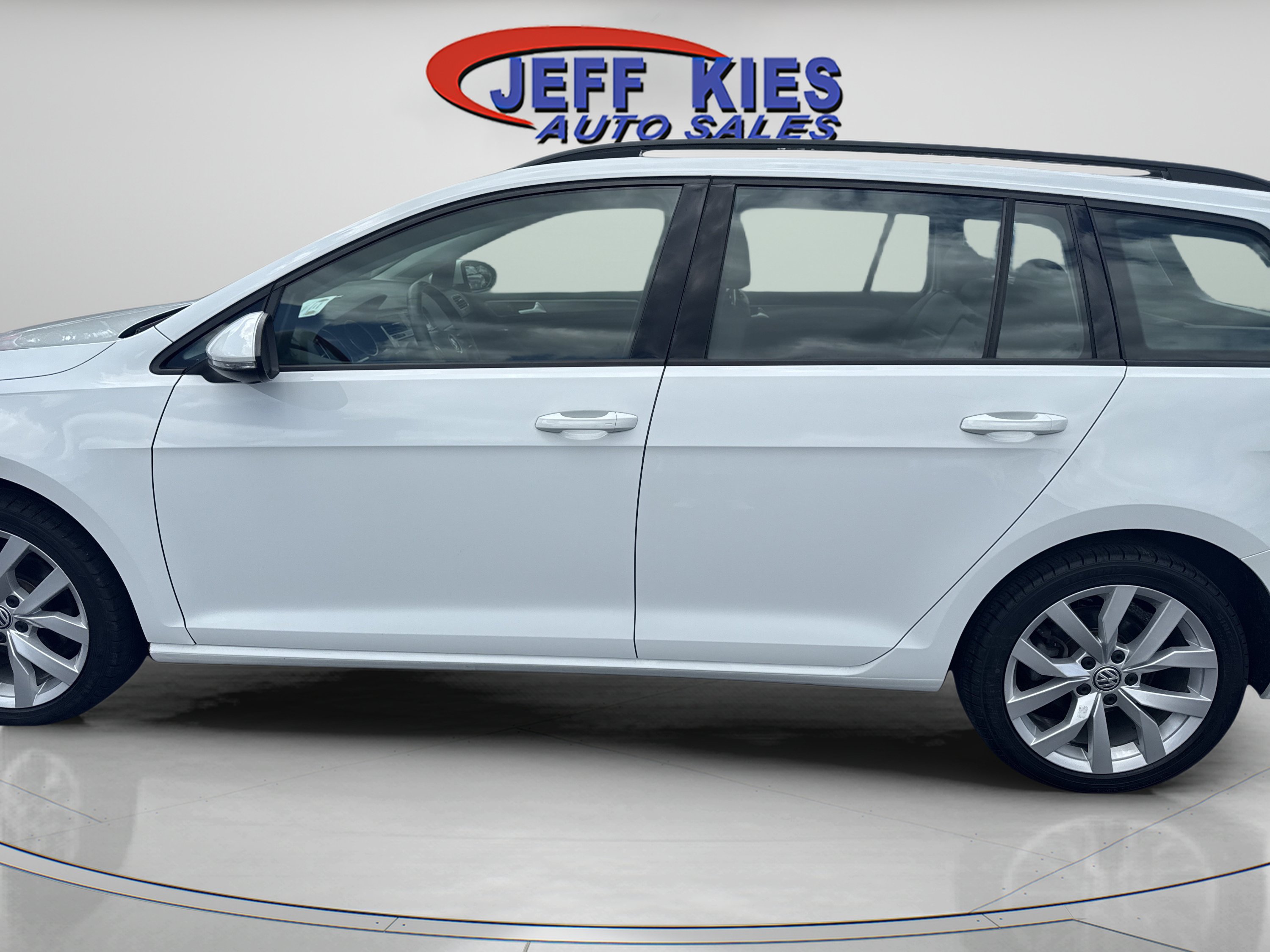Used 2019 Volkswagen Golf SE FWD image 8