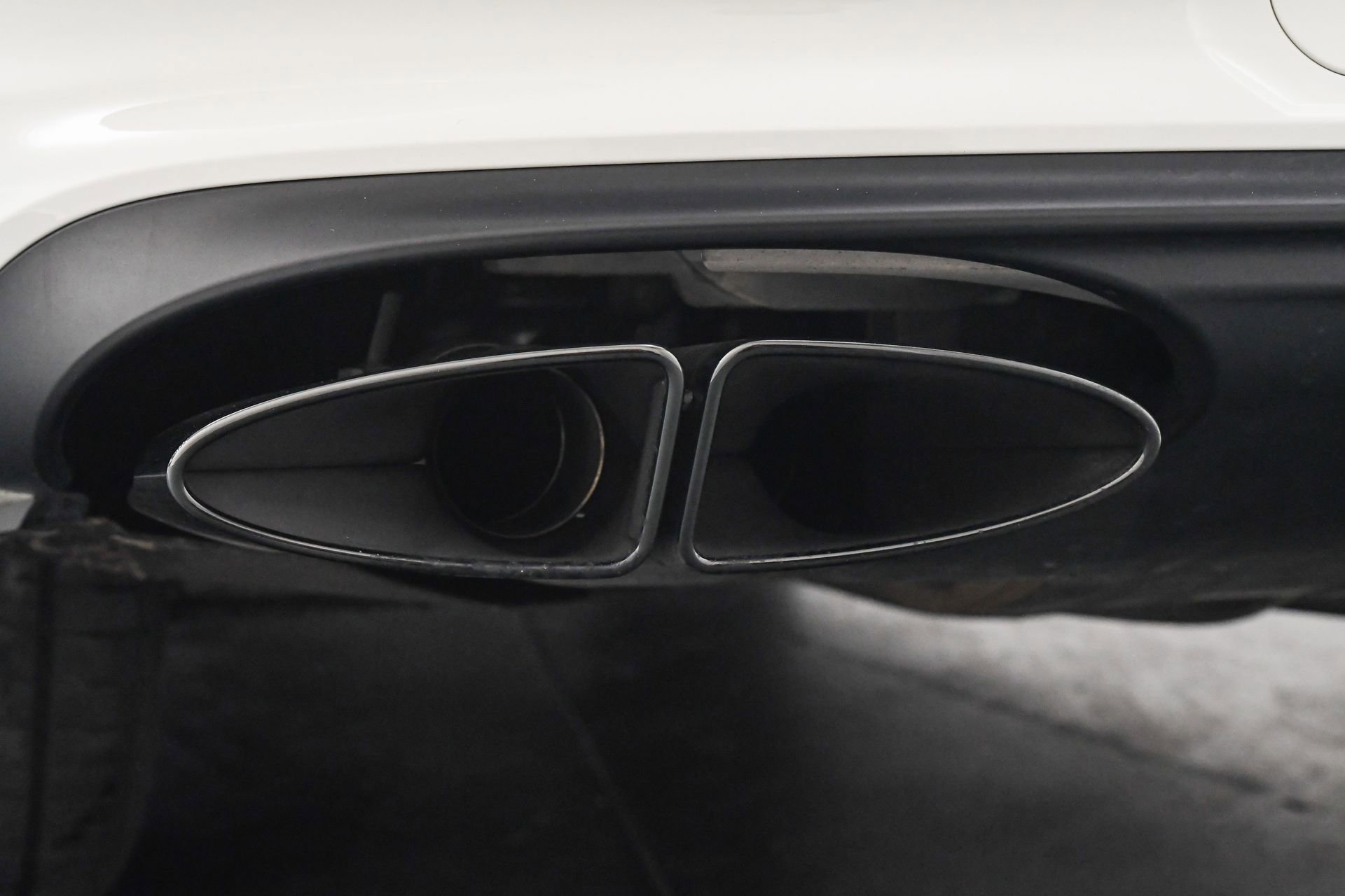 Used 2023 Bentley Bentayga Extended Wheelbase image 24