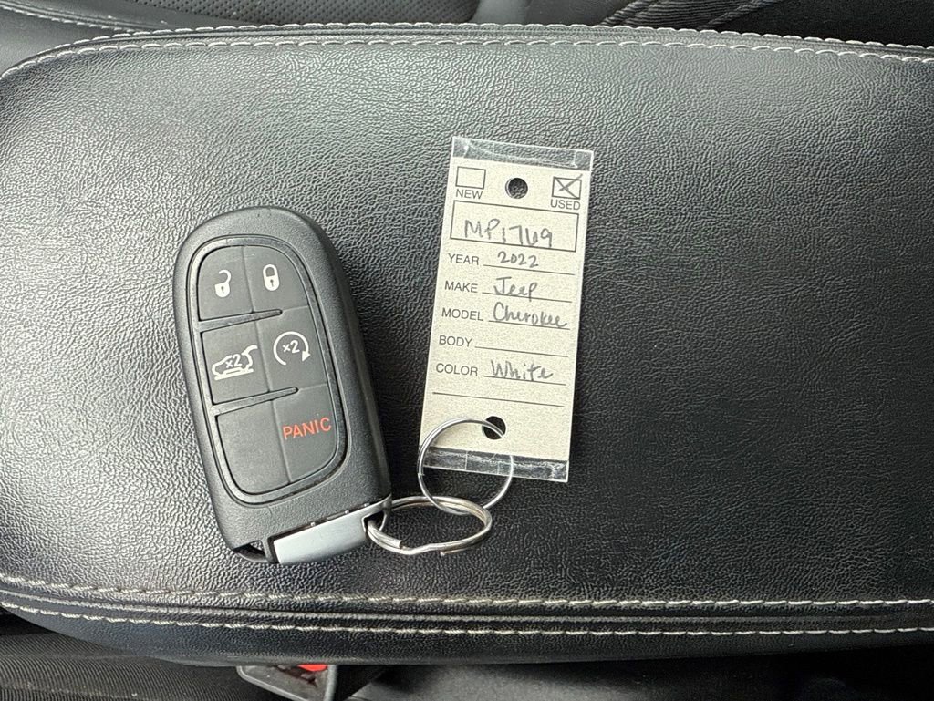 Used 2022 Jeep Cherokee Latitude Lux FWD image 15