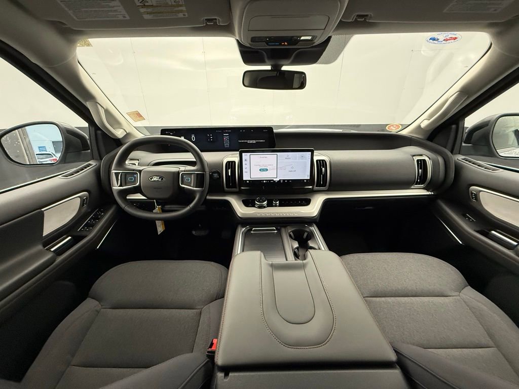New 2025 Ford Expedition Active image 3