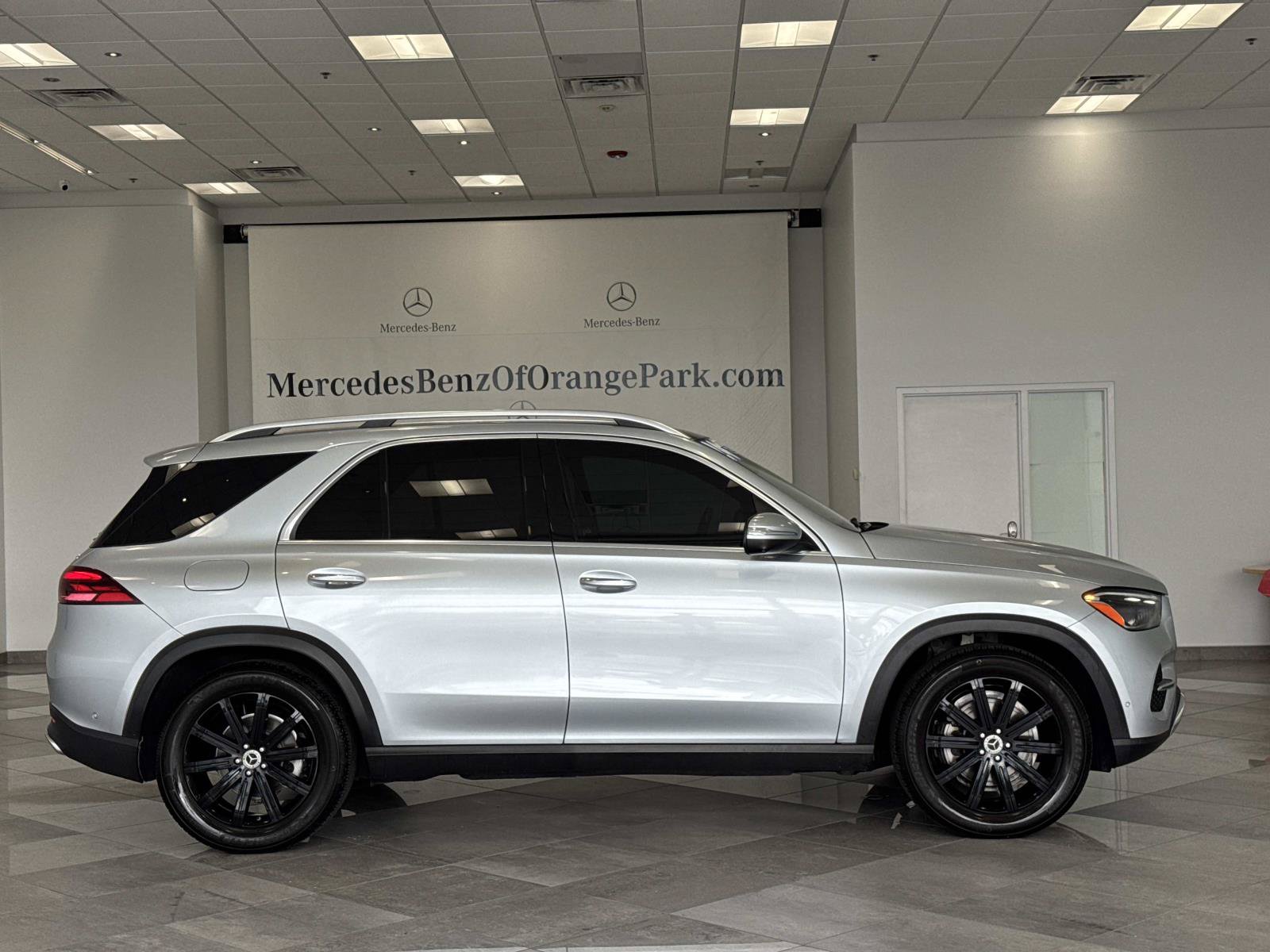 Certified 2024 Mercedes-Benz GLE 350 4MATIC image 3