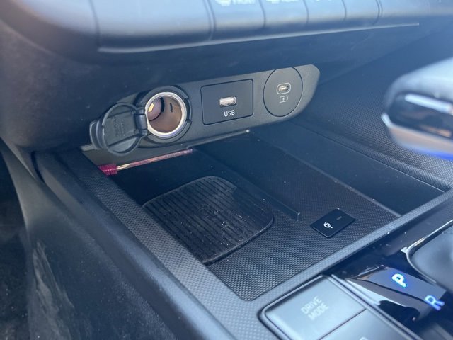Used 2025 Hyundai Elantra SEL image 24