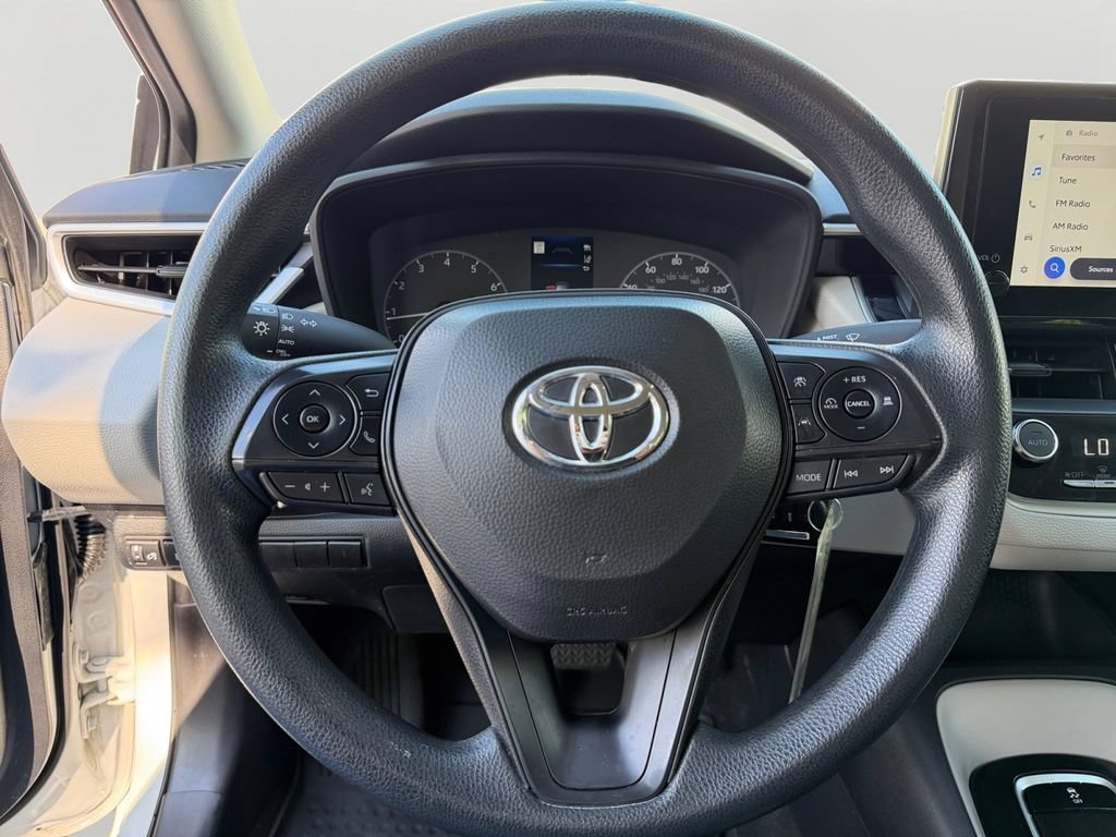 Used 2025 Toyota Corolla LE FWD image 18