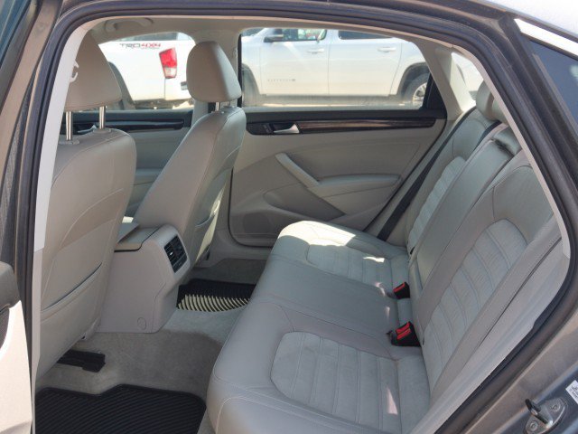 Used 2014 Volkswagen Passat 3.6 SEL Premium FWD image 28