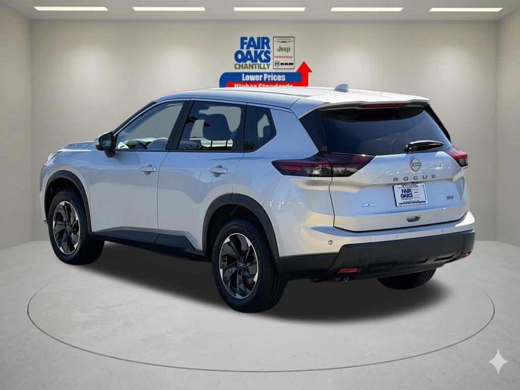 Used 2024 Nissan Rogue SV FWD image 10