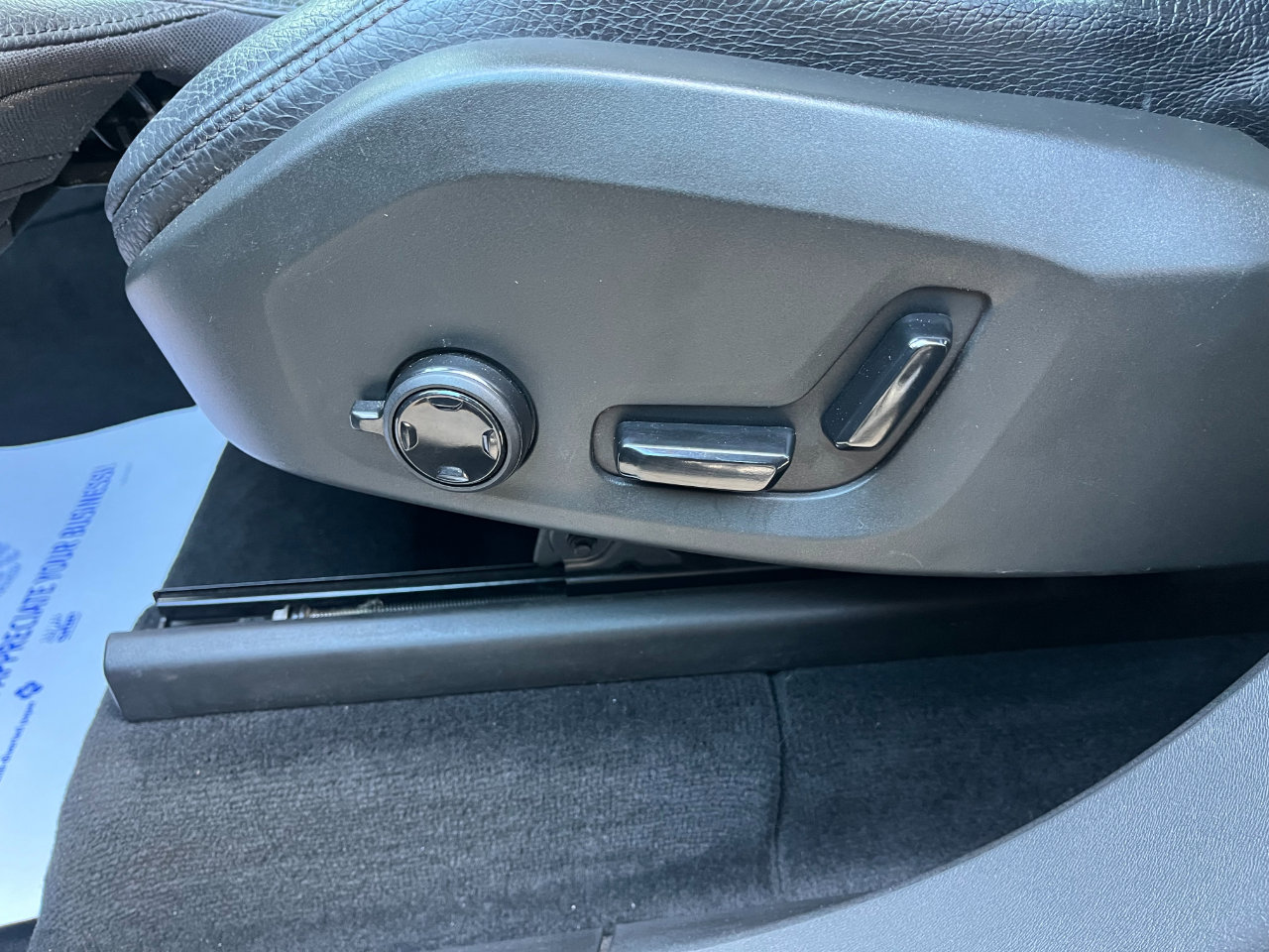 Used 2016 Volvo XC90 T8 Momentum image 27