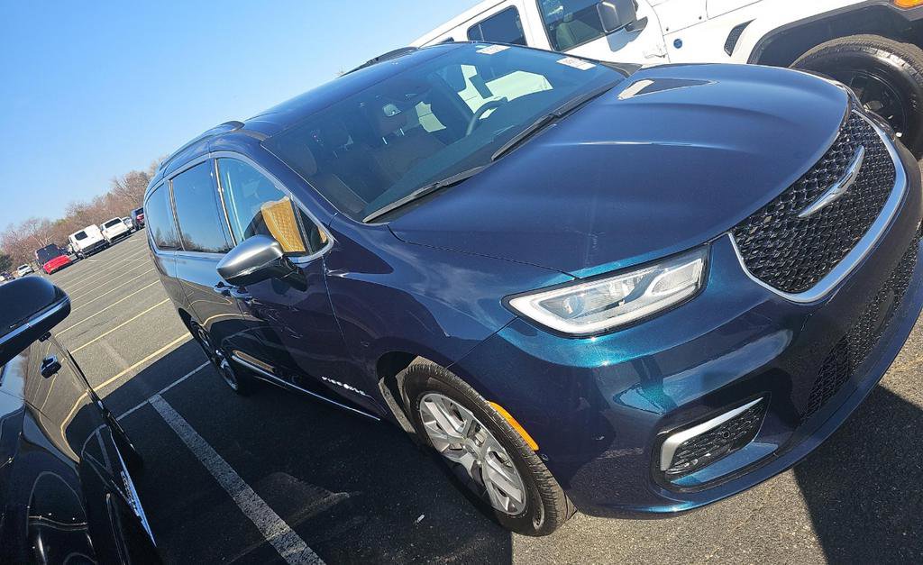 Used 2023 Chrysler Pacifica Pinnacle