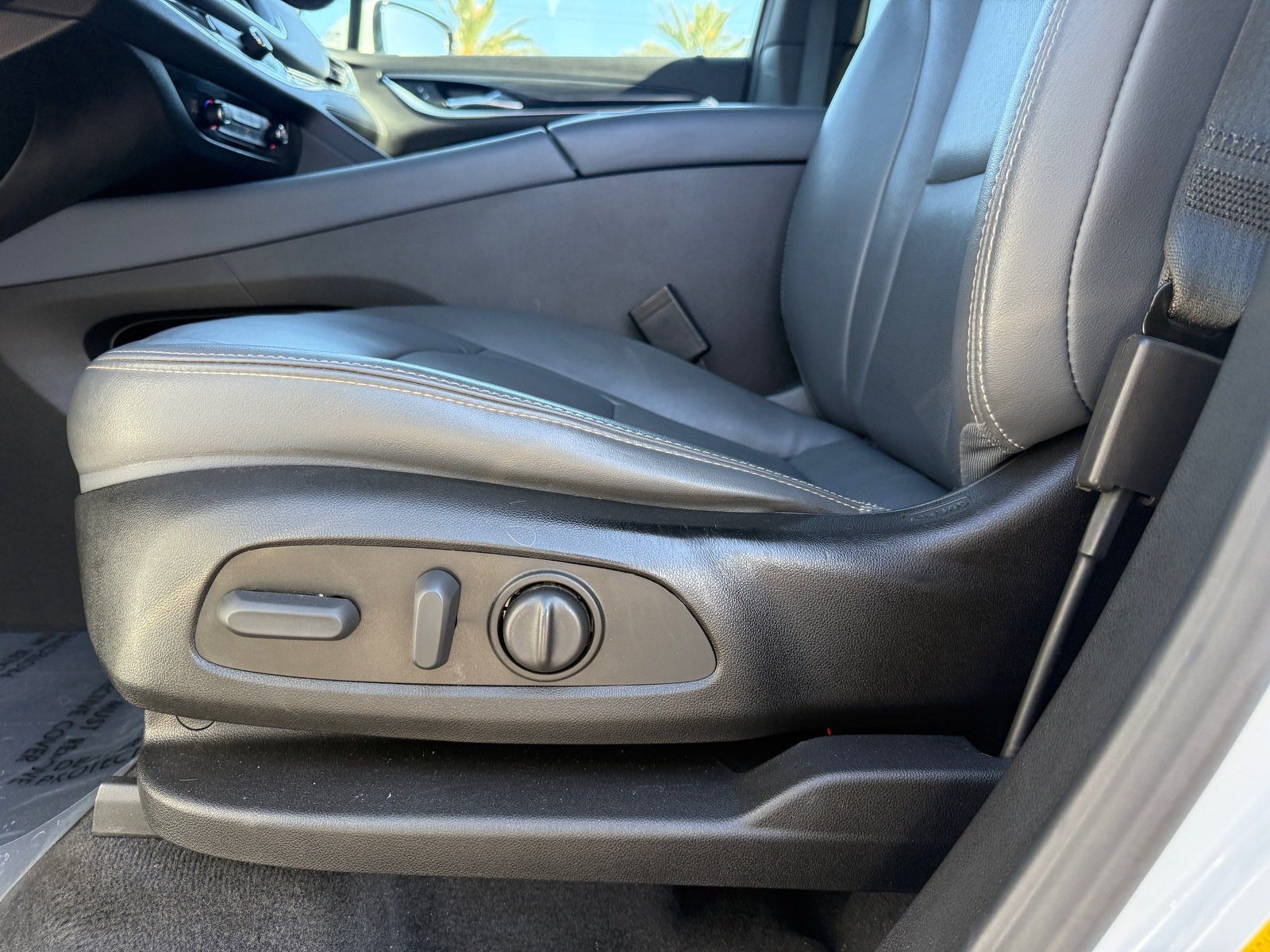 Used 2023 Buick Enclave Essence FWD image 9