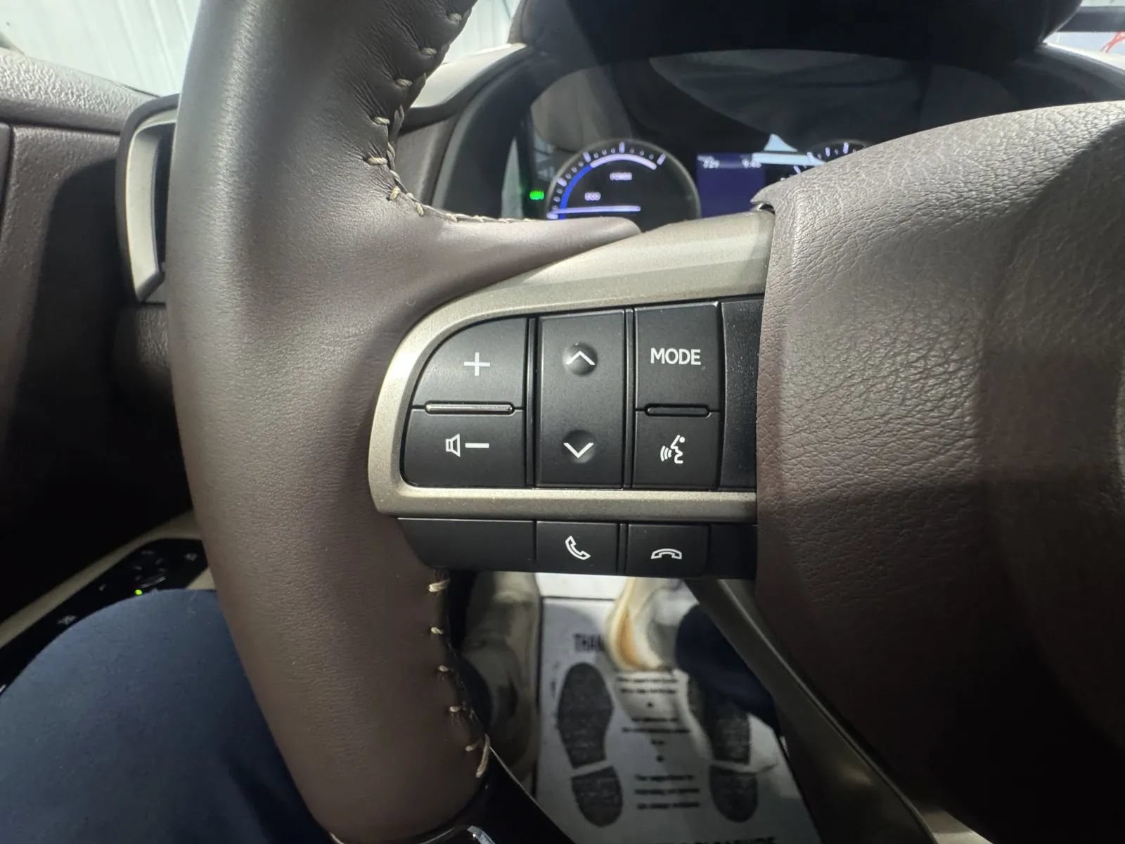 Used 2018 Lexus RX 450h AWD w/ Luxury Package image 31