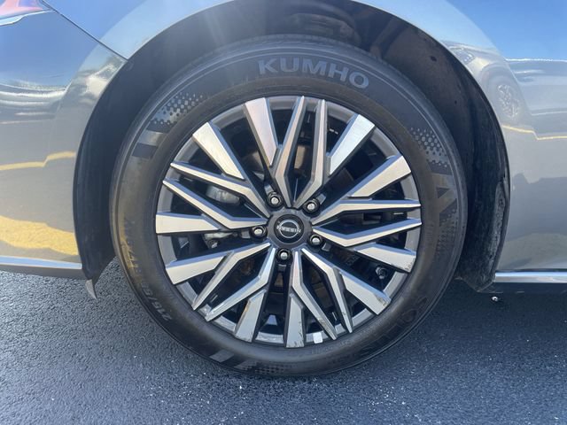 Used 2025 Nissan Altima 2.5 SV FWD image 13