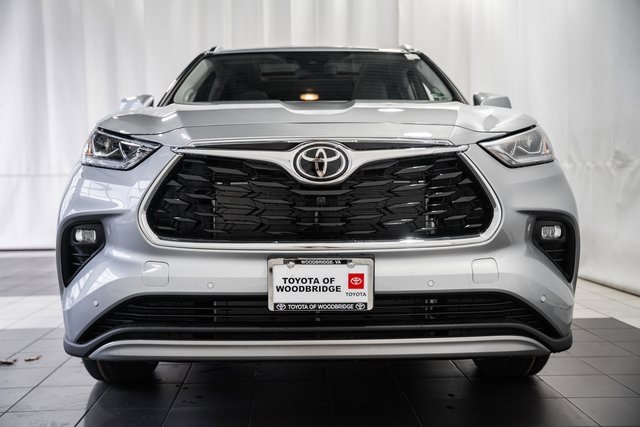 New 2025 Toyota Highlander Platinum image 2