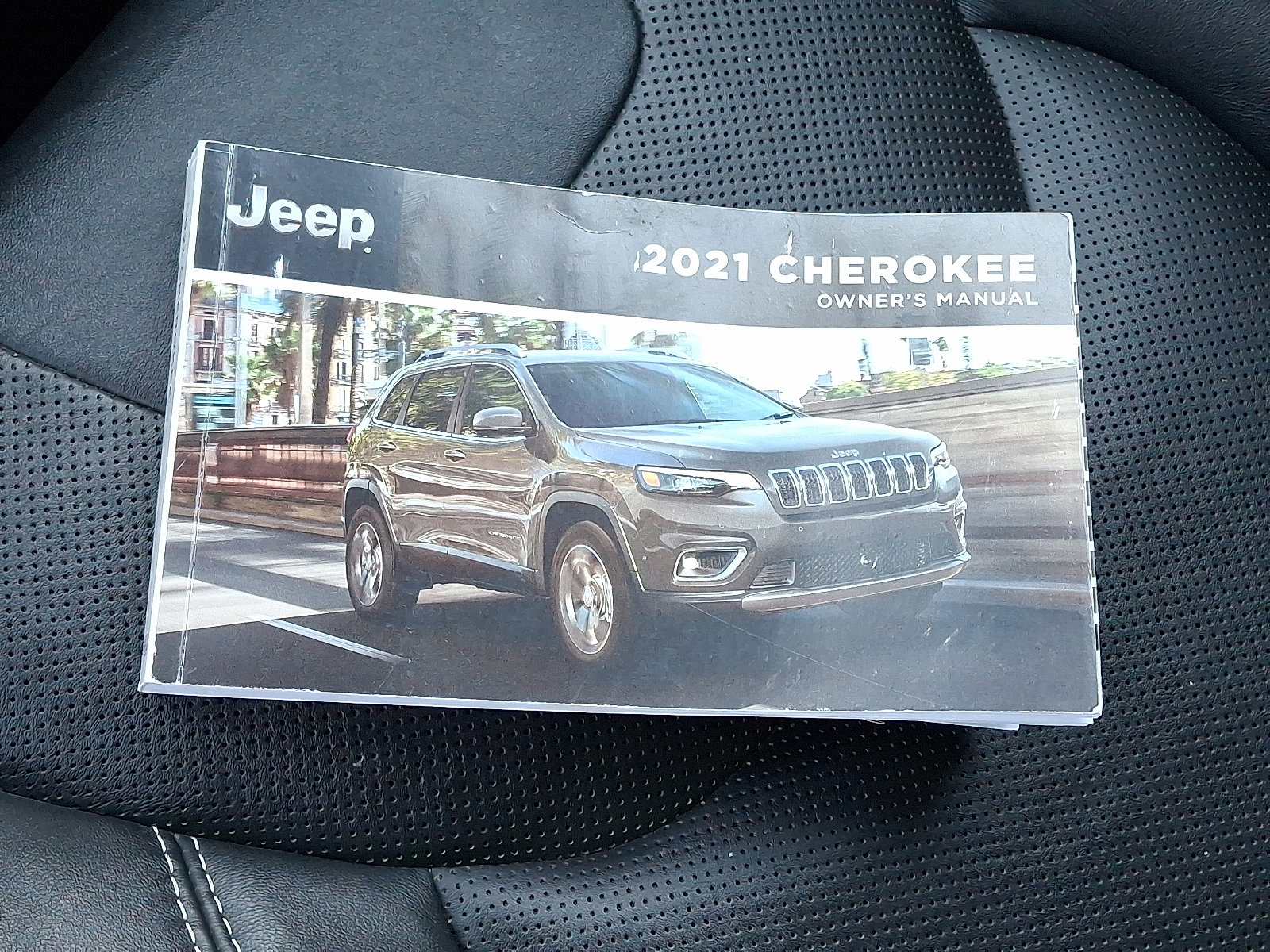 Used 2021 Jeep Cherokee Latitude Lux 80th Anniv w/ Quick Order Package 26U 80TH image 26