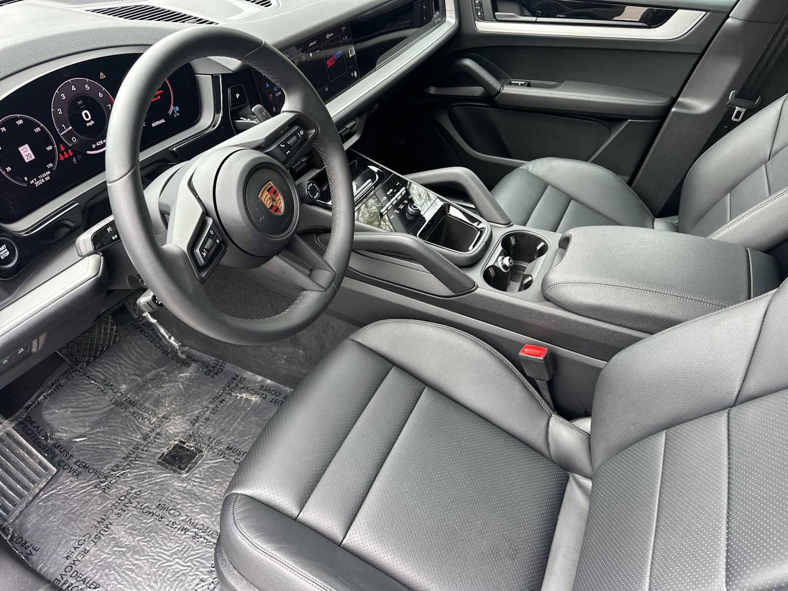 Used 2025 Porsche Cayenne image 4