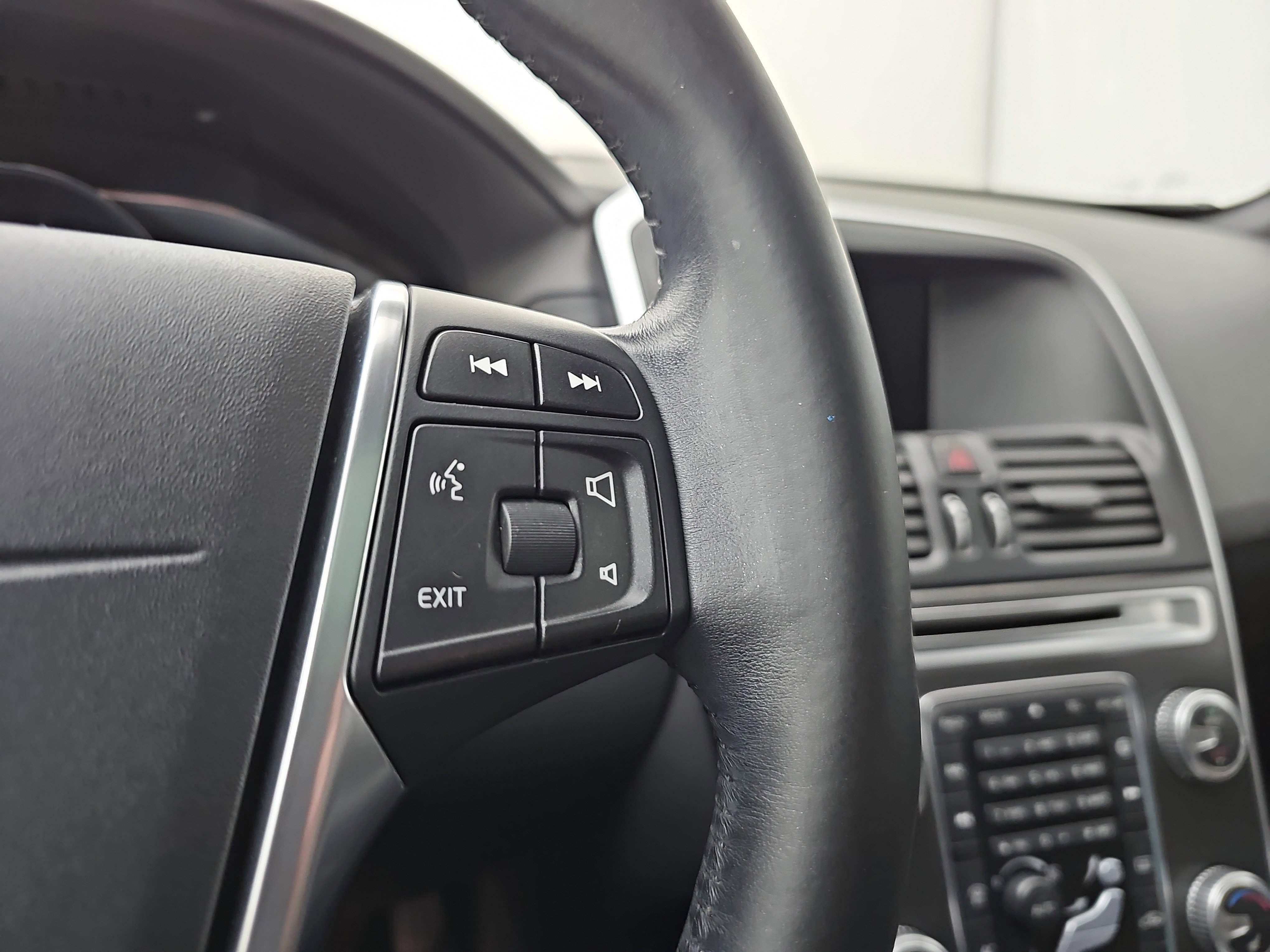 Used 2015 Volvo XC60 T5 image 33