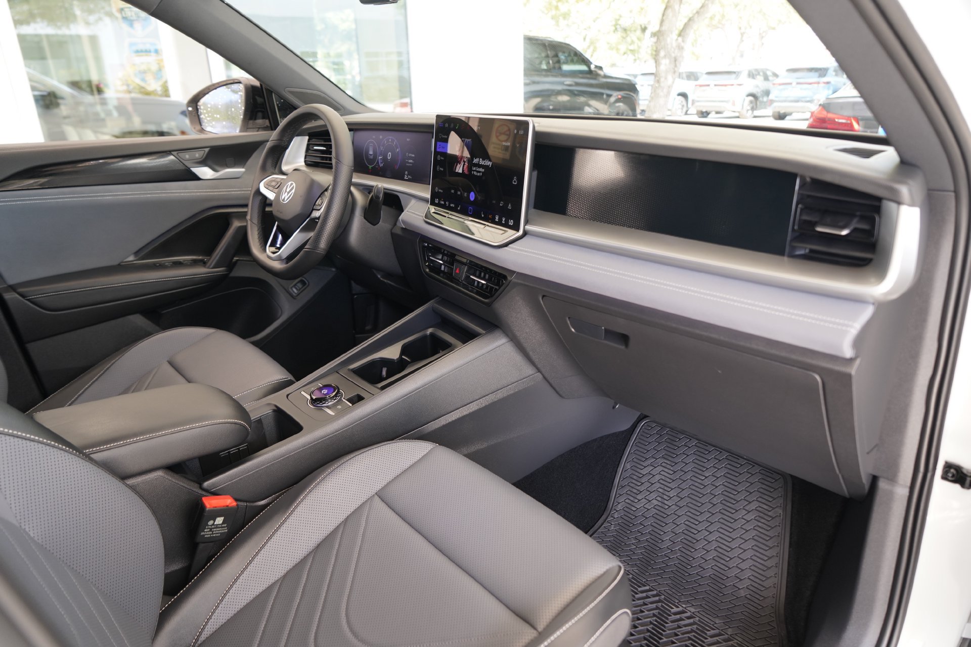 Certified 2026 Volkswagen Tiguan SE R-Line FWD image 22