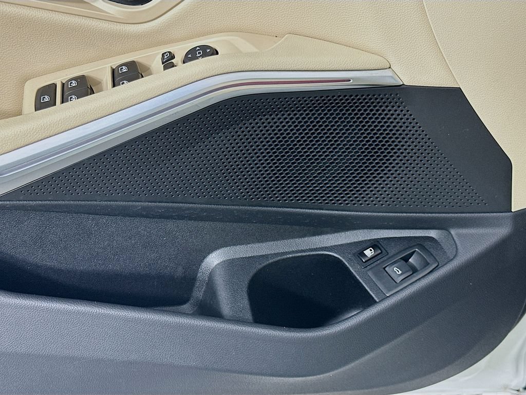 Used 2022 BMW 330e w/ M Sport Package RWD image 19