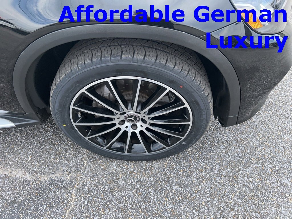 Used 2019 Mercedes-Benz GLC 300 4MATIC image 4