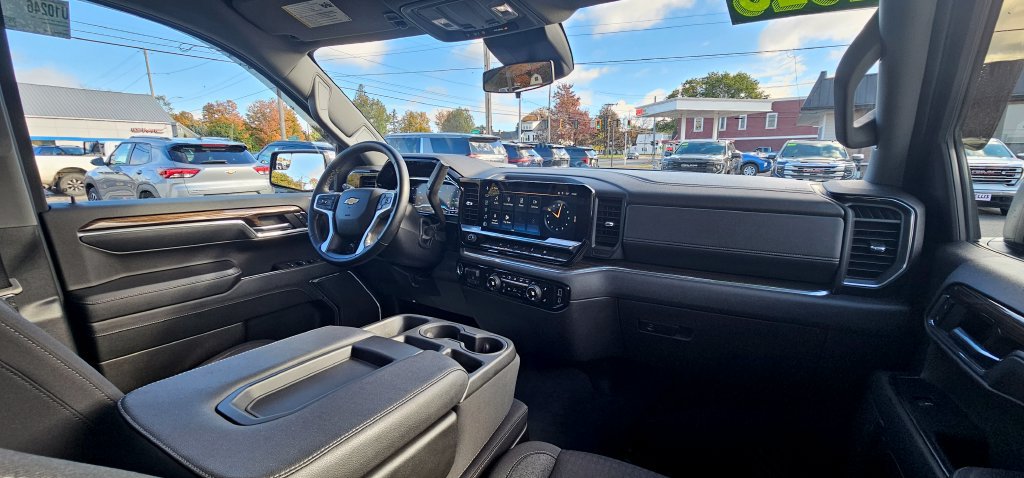 Used 2023 Chevrolet Silverado 1500 LT AWD/4WD image 25