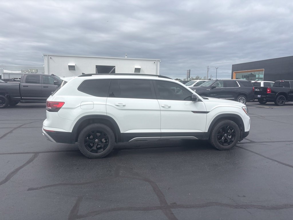 Used 2024 Volkswagen Atlas Peak Edition SE AWD/4WD image 14