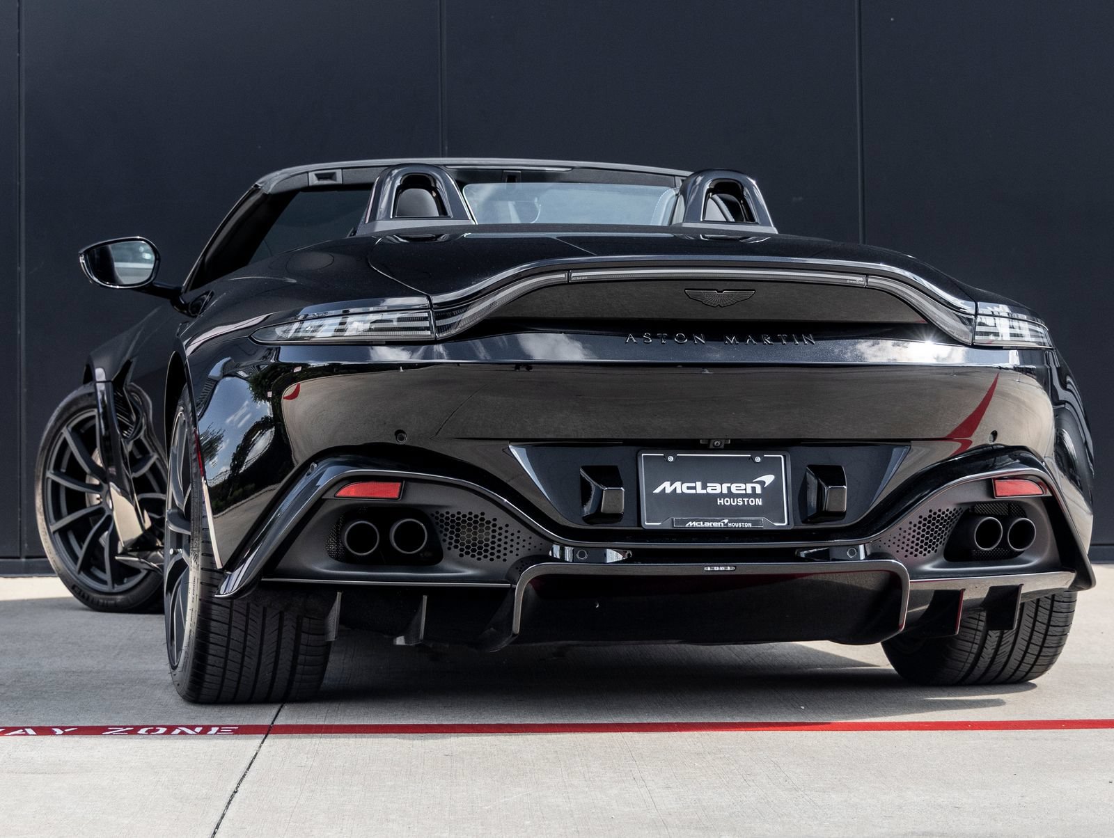 Used 2022 Aston Martin V8 Vantage Roadster RWD image 7