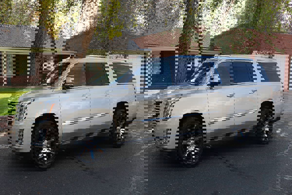 Used 2015 Cadillac Escalade ESV Premium image 63