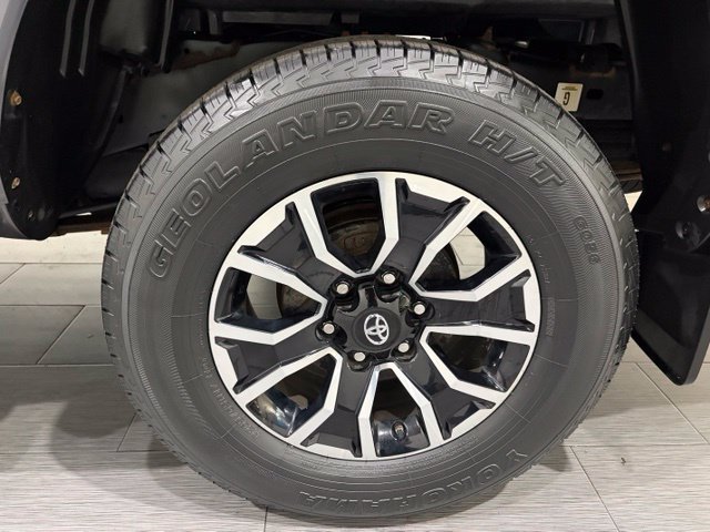 Used 2020 Toyota Tacoma TRD Sport w/ Technology Package AWD/4WD image 23