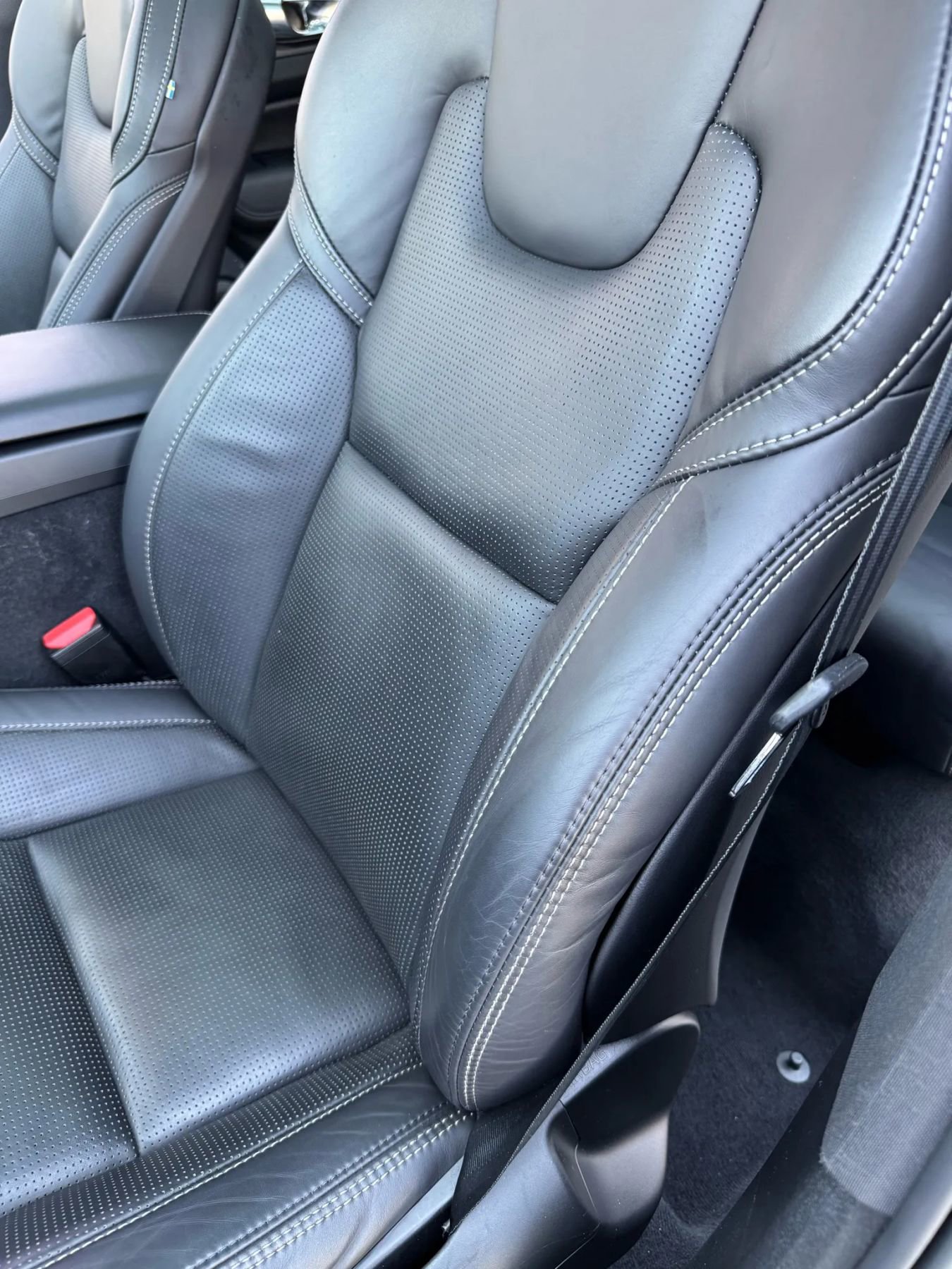 Used 2023 Volvo XC60 B5 Ultimate w/ Climate Package image 35