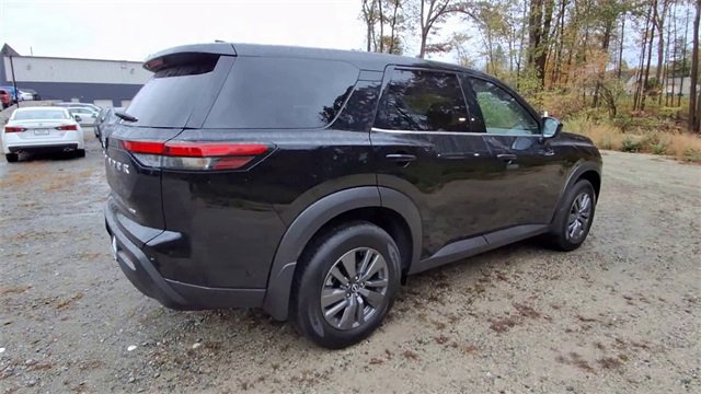 Used 2025 Nissan Pathfinder S image 8
