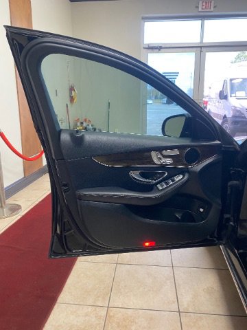 Used 2018 Mercedes-Benz C 300 Sedan image 9